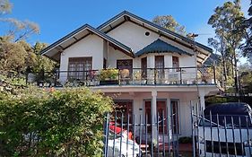 Sasru Holiday Home
